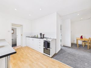 KITCHEN - click for photo gallery